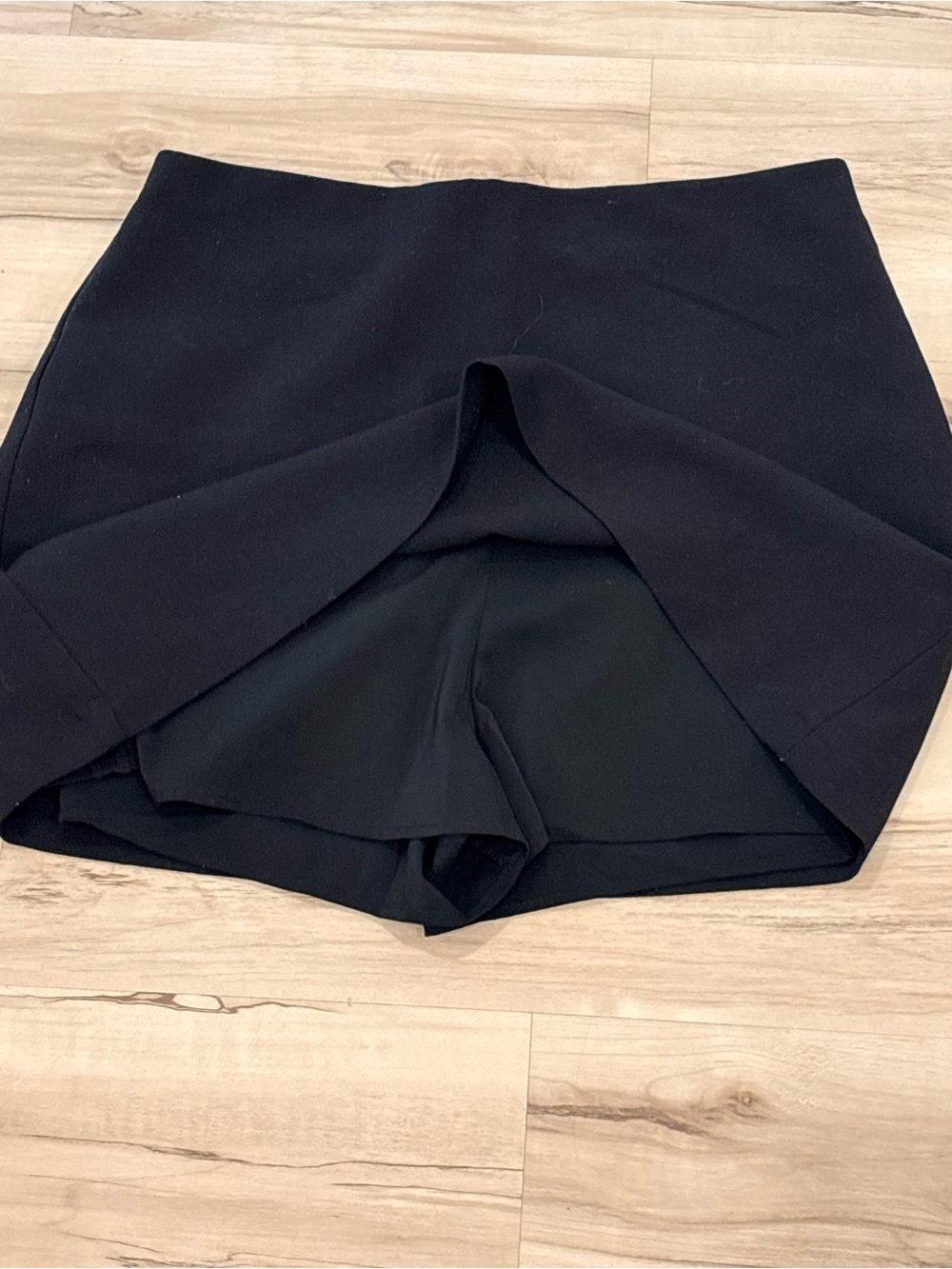 Abercrombie & Fitch The A&F Scarlett Mini Skort Black Ultra High Rise M - Picture 4 of 5